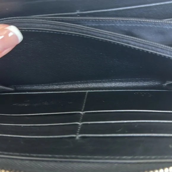 Gucci Quilted Black Zip Wallet - Picture 5 of 6